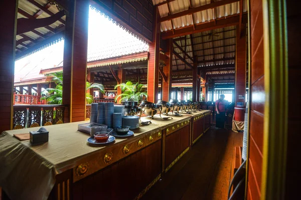 Koh Panyee yerleşkesi Tayland 'da Phang Nga Körfezi' nde inşa edildi.