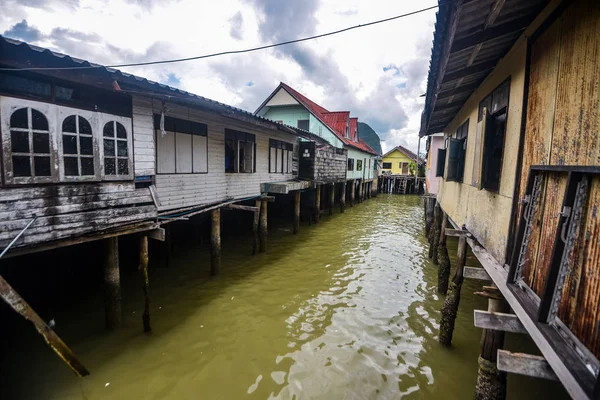 Koh Panyee yerleşkesi Tayland 'da Phang Nga Körfezi' nde inşa edildi.