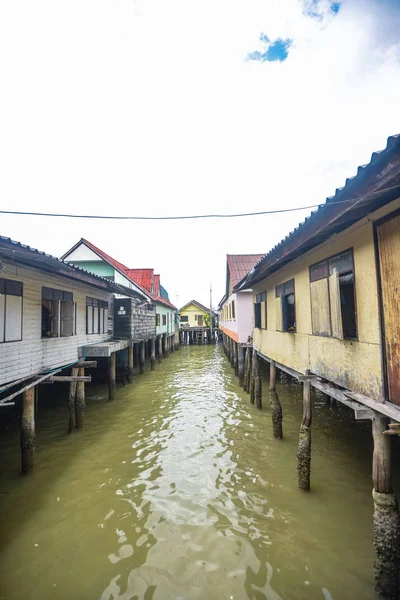 Koh Panyee yerleşkesi Tayland 'da Phang Nga Körfezi' nde inşa edildi.