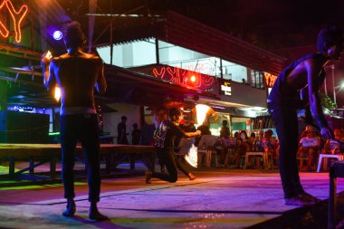 Phi Phi Island Tayland bar adlı dizide yangın Sunky
