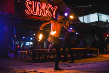 Phi Phi Island Tayland bar adlı dizide yangın Sunky