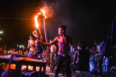 Phi Phi Island Tayland bar adlı dizide yangın Sunky