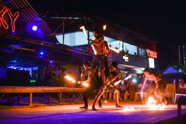 Phi Phi Island Tayland bar adlı dizide yangın Sunky