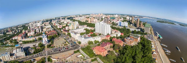 Amur Nehri Khabarovsk çıkabilir. Komsomolskaya Meydanı. En iyi panorama görüntüsü