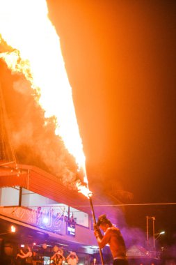 Phi Phi Island Tayland bar adlı dizide yangın Sunky