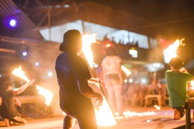 Phi Phi Island Tayland bar adlı dizide yangın Sunky