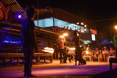 Phi Phi Island Tayland bar adlı dizide yangın Sunky