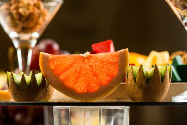 Peynir, meyve ve çerez ürün yelpazesine tatil için