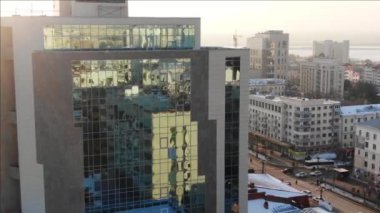 Khabarovsk bir İHA 'dan ateş ediyor. Muravyov-Amursky Caddesi. Şehir merkezi. ayna oluşturma