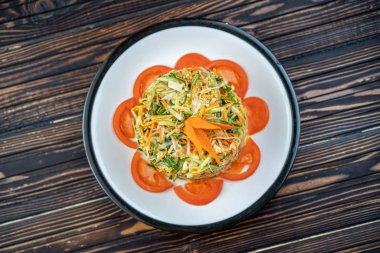 karides ve Susam sebze salatası. Çin mutfağı