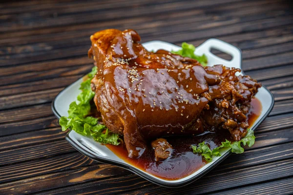 Roast pork knuckle served with boiled cabbage, bread, horseradish and mustard — Stock Photo, Image