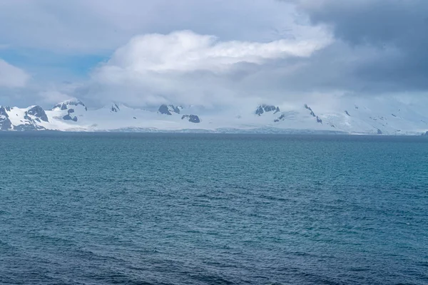 Побережье айсберга морской Антарктиды на Южном полюсе — стоковое фото