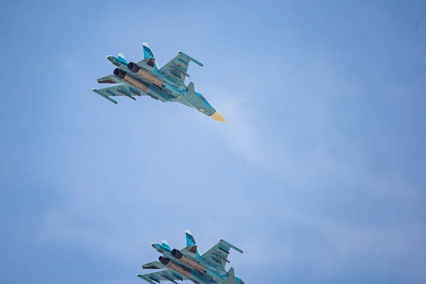 Russie, Khabarovsk - 9 mai 2020 : Chasseur-bombardier de première ligne Su-34. Défilé en l'honneur de la victoire. Défilé aérien militaire en l'honneur du Jour de la Victoire . — Photo