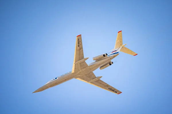 Oroszország, Khabarovsk - május 9, 2020: Tu-134UBL képzés, a kabin és az orr a Tu-22 M. Parádé a győzelem tiszteletére. Katonai légi parádé a győzelem napja tiszteletére. — Stock Fotó