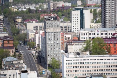 Rusya, Khabarovsk - 9 Mayıs 2020: Khabarovsk şehir manzarası, göletler, kiliseler, alışveriş merkezleri, konut binaları