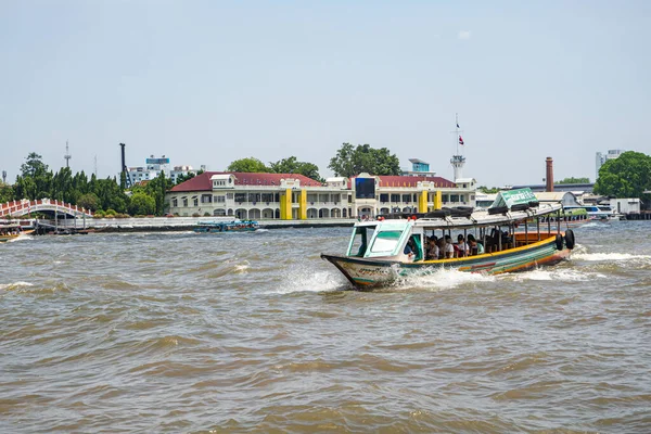 Boot op een Bangkok River. rivier in Bangkok — Stockfoto