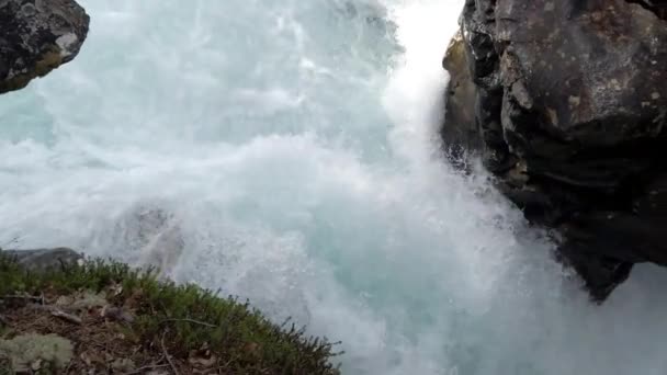 Großer Wasserfall Zeitlupe Des Wassers Die Kamera Bewegt Sich Fluss — Stockvideo