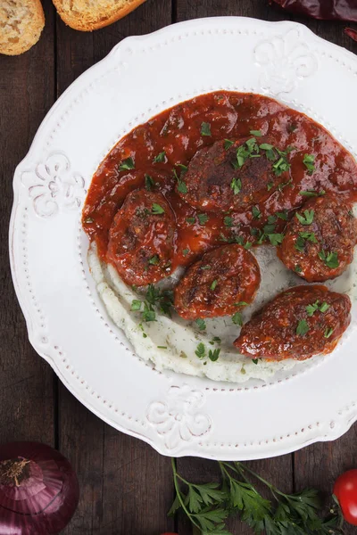 Köttbullar i tomatsås — Stockfoto