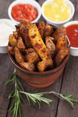 kavrulmuş patates dilimleri