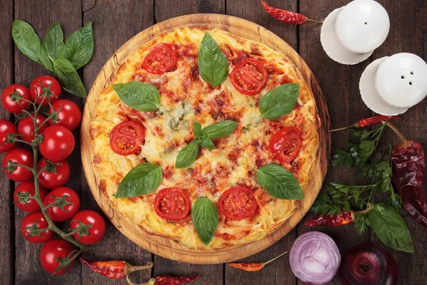 Spaghetti pizza margherita — Stock Photo, Image