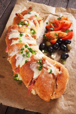 Ekmek peynir ile doldurulmuş