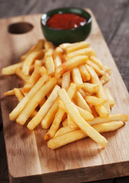 Картошка фри с кетчупом — стоковое фото