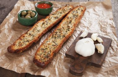 Kızarmış sarımsaklı ekmek