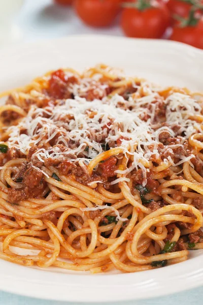Esparguete italiano em molho de bolonhesa — Fotografia de Stock