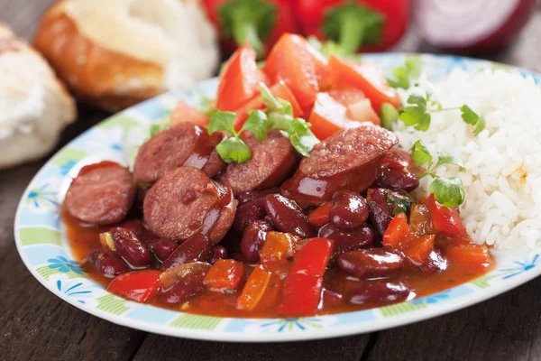 Arroz y frijoles rojos con salchicha — Foto de Stock