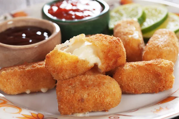 Palitos de queso mozzarella empanados — Foto de Stock