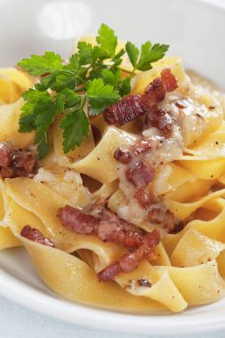 İtalyan makarna carbonara