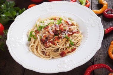İtalyan makarna carbonara