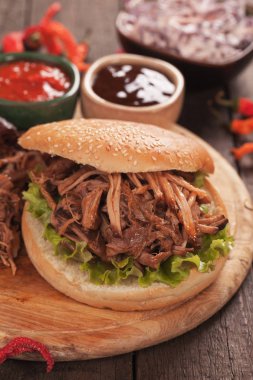 Çekilmiş domuz burger.