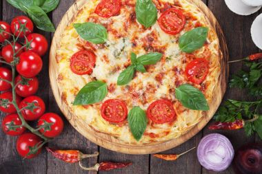Spaghetti pizza margherita