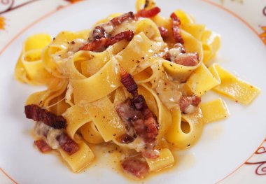 İtalyan makarna carbonara