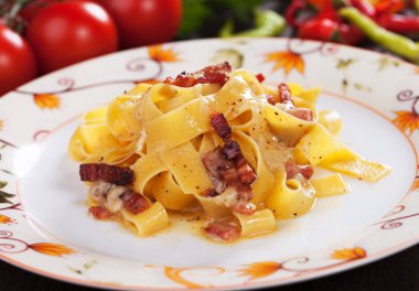 İtalyan makarna carbonara