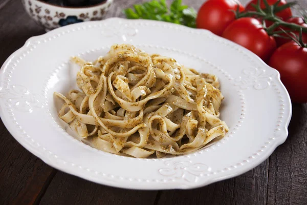 Italské těstoviny s pestem genovese — Stock fotografie