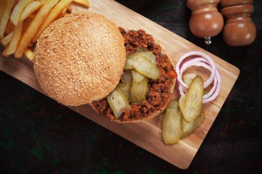 Islak hamburger, zemin sığır eti burger sandviç