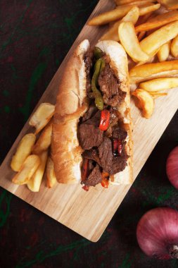 Philly etli biftek sandviç