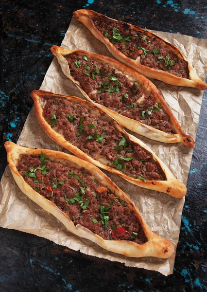 Turkish pide, traditional meal similar to pizza — Stock Photo, Image