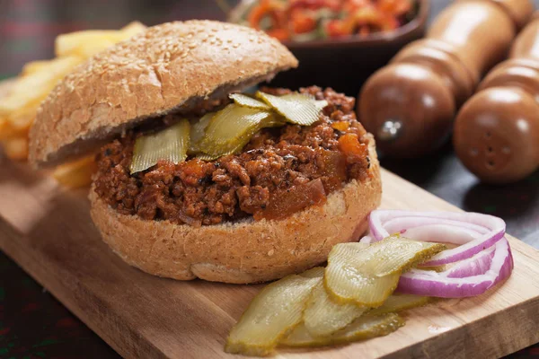 Podłoża wołowiny burger sandwich — Zdjęcie stockowe