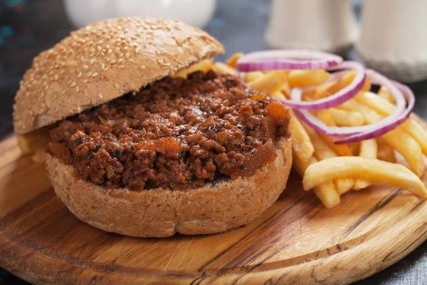 Podłoża wołowiny burger sandwich — Zdjęcie stockowe