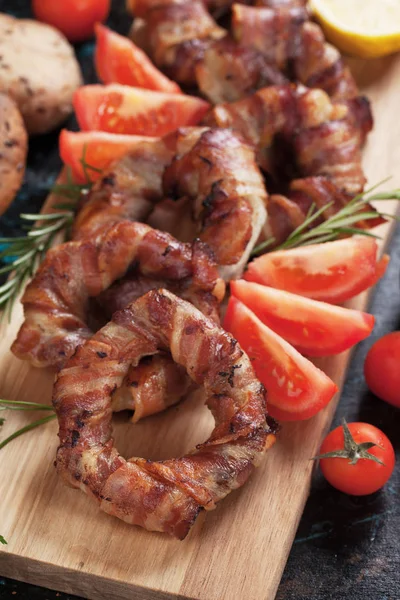 Kızarmış domuz pastırması soğan halkası