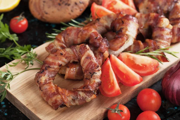 Kızarmış domuz pastırması soğan halkası