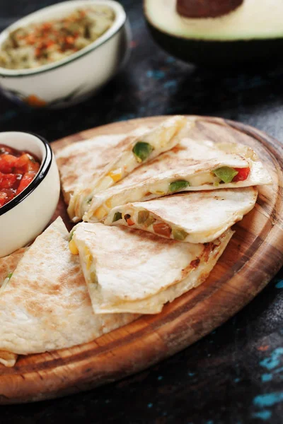 Mexican quesadillas with salsa and guacamole — Stock Photo, Image