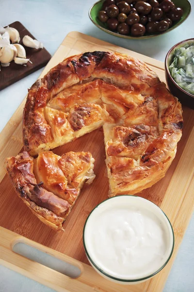 Phyllo hamur işi peynir pasta — Stok fotoğraf