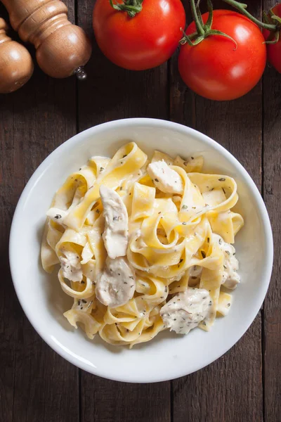 Pollo italiano pasta de alfredo — Foto de Stock