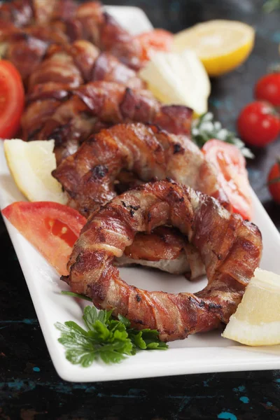 Anillos de cebolla con tocino — Foto de Stock