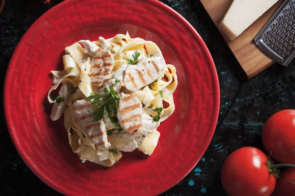 İtalyan fettuccine alfredo makarna