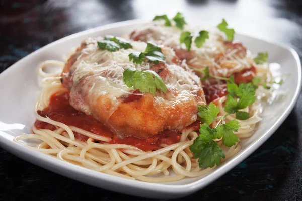 Chicken parmesan with spaghetti pasta — Stock Photo, Image